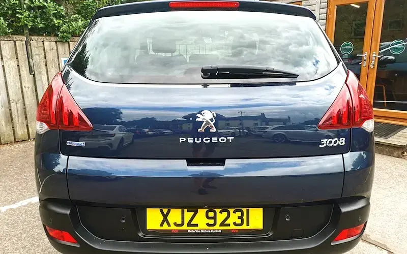 Used Peugeot 3008 Allure 120 HP (88 kW) 2015 Silver Estate