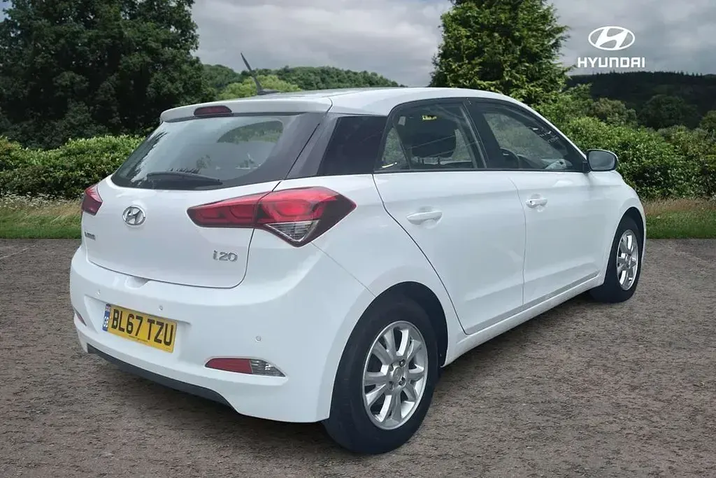 Käytetty Hyundai i20 SE 83 HP (61 kW) 2017 Valkoinen Viistoperä