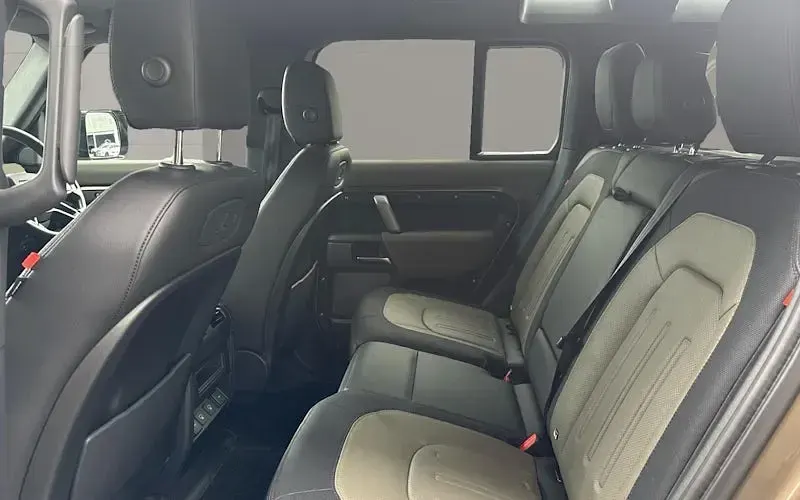 Used Land Rover Defender SE Dynamic 249 HP (183 kW) 2025 SUV
