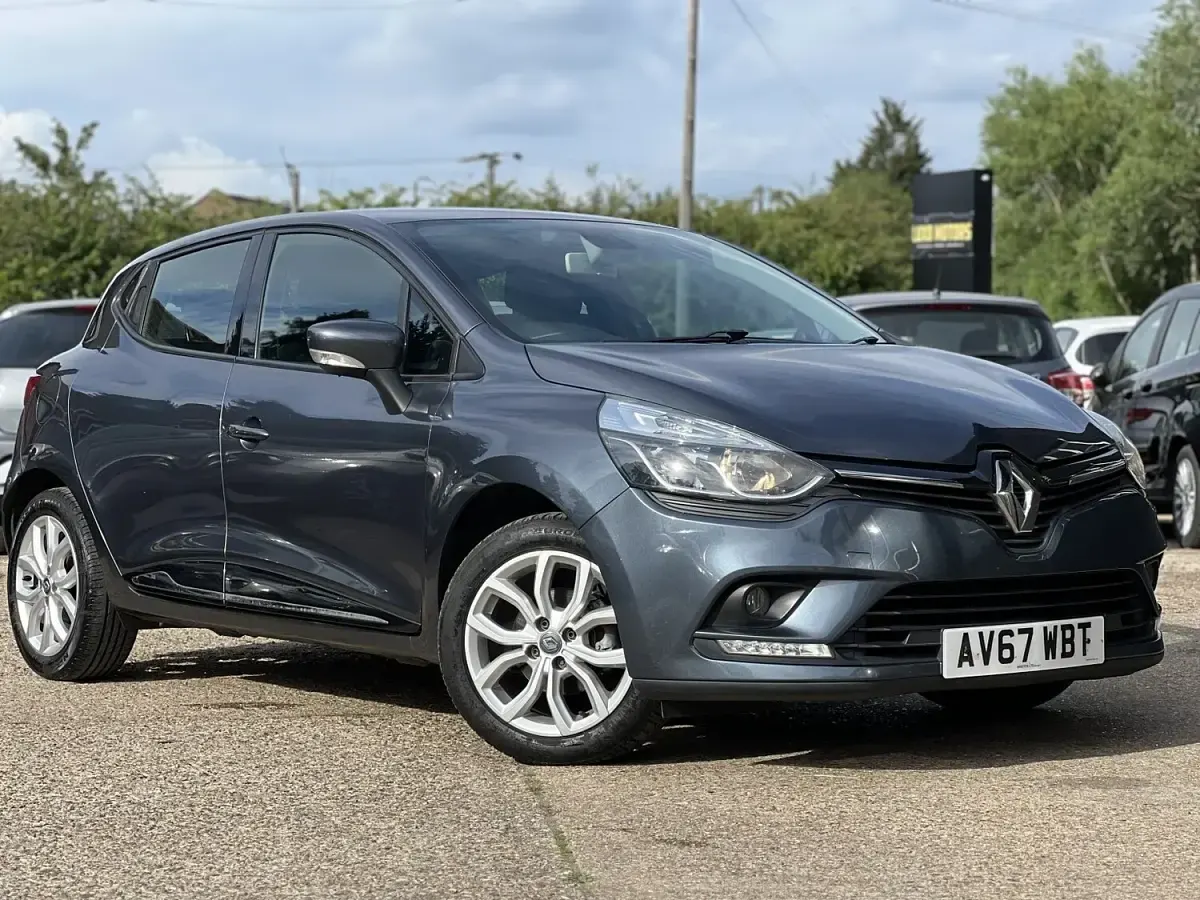 Used Renault Clio Dynamique 88 HP (64 kW) 2017 Grey Hatchback