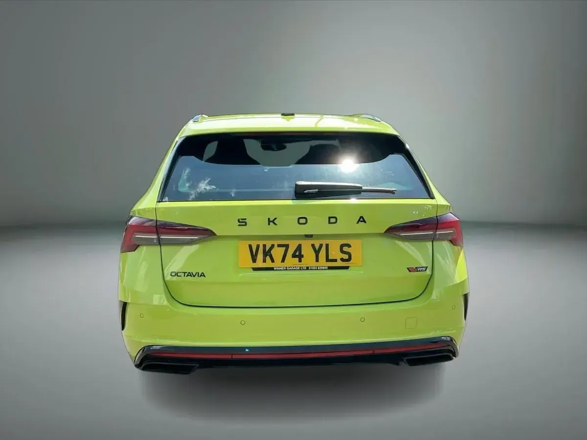 Usado Skoda Octavia vRS 261 CV (191 kW) 2025 Verde Familiar