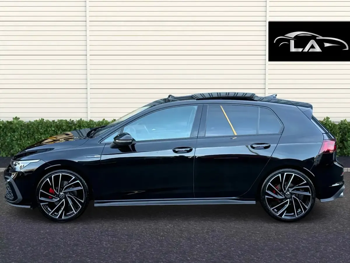 Begagnad VW Golf VIII GTD 2024 Svart Halvkombi