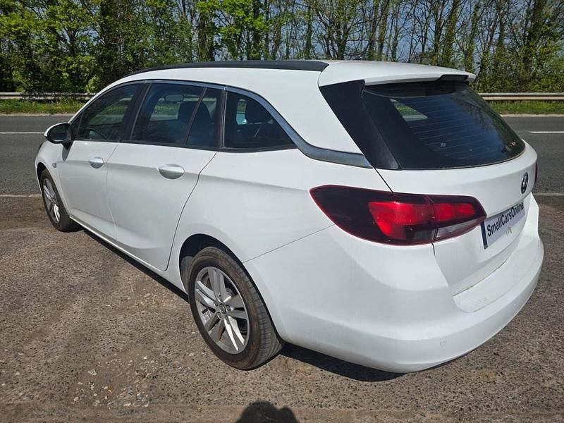 Second-hand Vauxhall Astra Design Edition 110 CP (80 kW) 2018 Alb Break