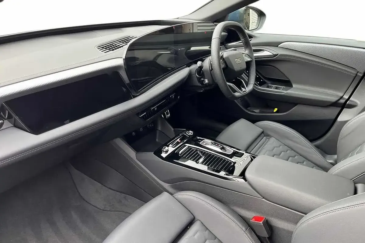 Used Audi A6 e-tron S-Line 210 kW (286 HP) 2026 Plasma blue, metallic Estate