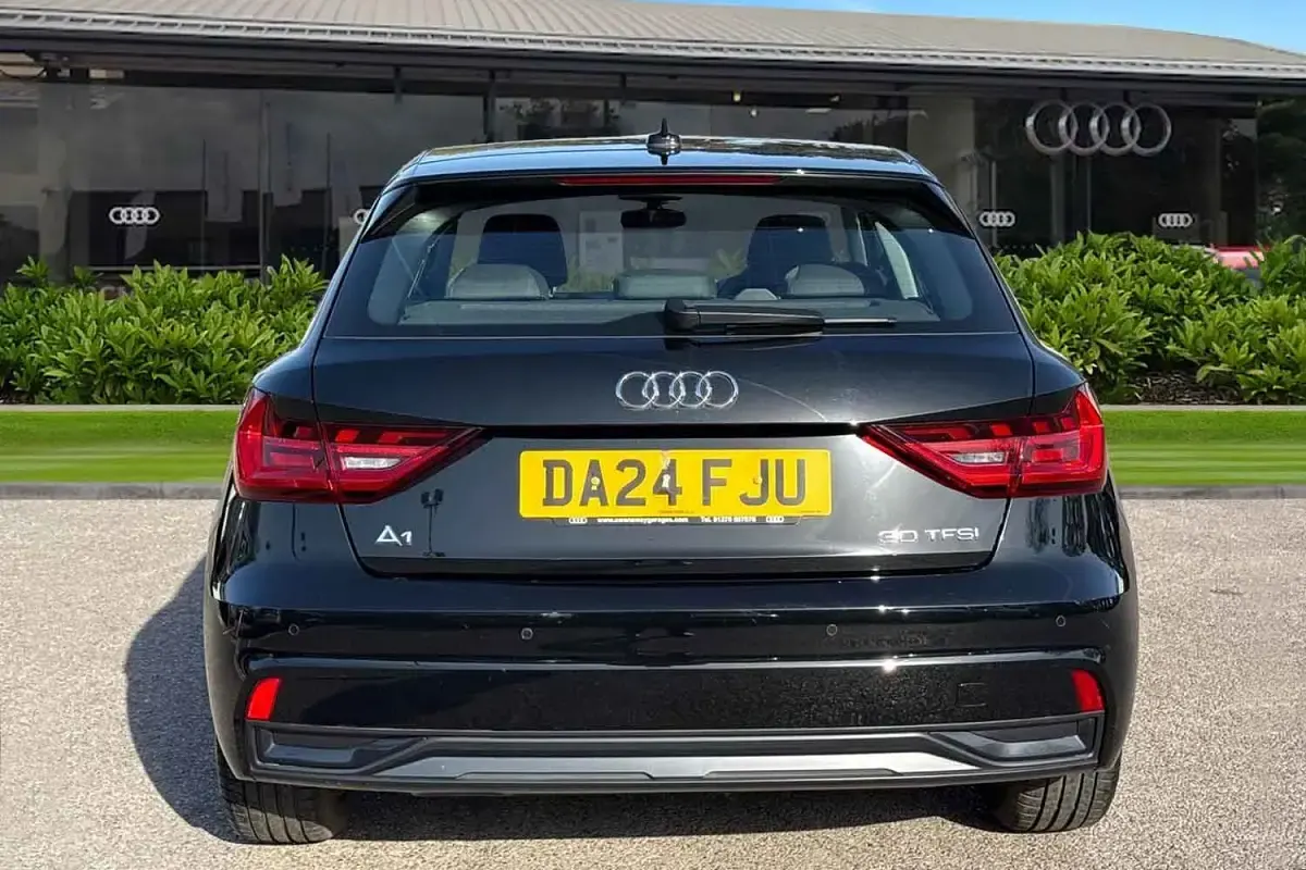 Usado Audi A1 Sport 110 HP (80 kW) 2024 Preto SUV