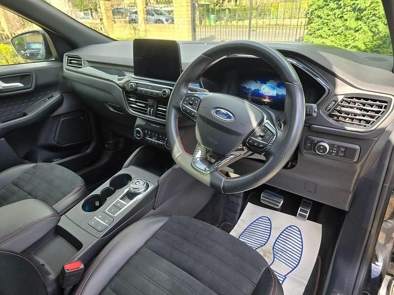 Usado Ford Kuga ST-Line X 190 HP (139 kW) 2020 Preto SUV