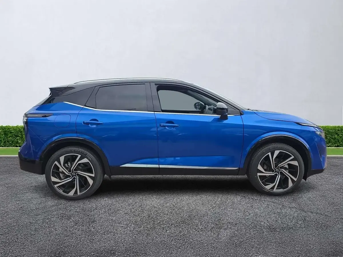 New Nissan Qashqai Tekna+ 158 HP (116 kW) 2026 Mgnt blu+blk rf SUV