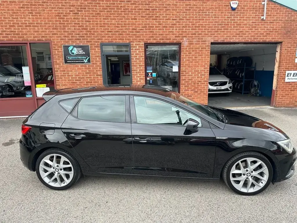 Used Seat Leon FR 184 HP (135 kW) 2018 Black Hatchback
