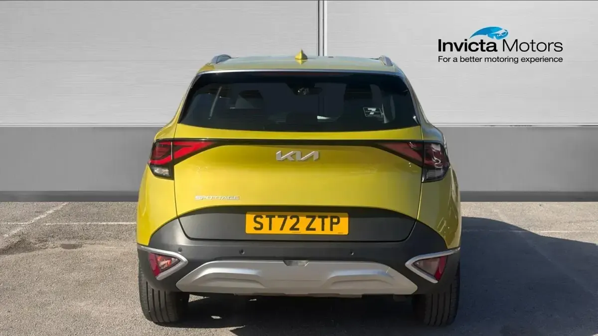 Usado Kia Sportage 116 HP (85 kW) 2023 Amarelo SUV