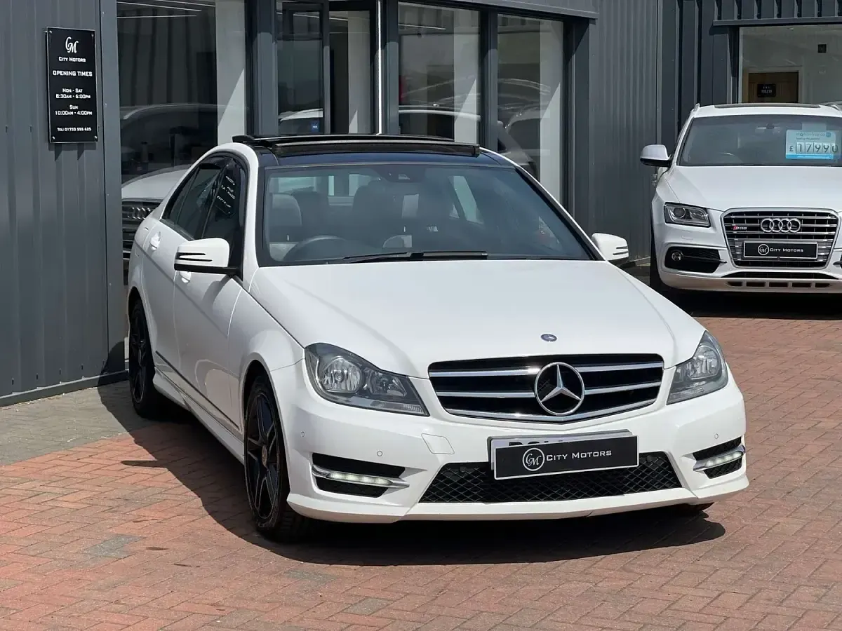 Käytetty Mercedes C220 Sport Edition 2014 Valkoinen Sedan