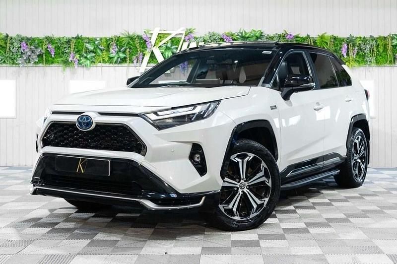 White/black Used 2022 Toyota RAV4 Premium Estate | £28,686 (Good price) - Image 1/4