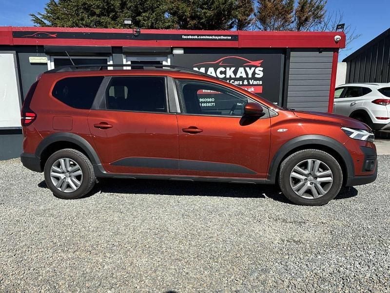 Begagnad Dacia Jogger Expression 108 HK (79 kW) 2024 Brun Minibuss