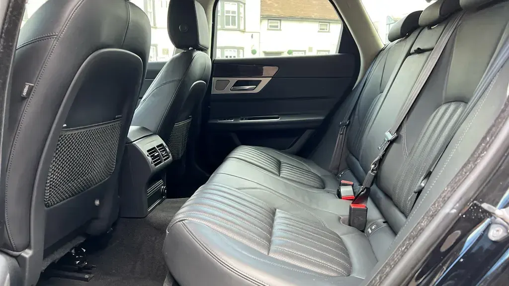 Used Jaguar XF Portfolio 250 HP (183 kW) 2019 Black Estate