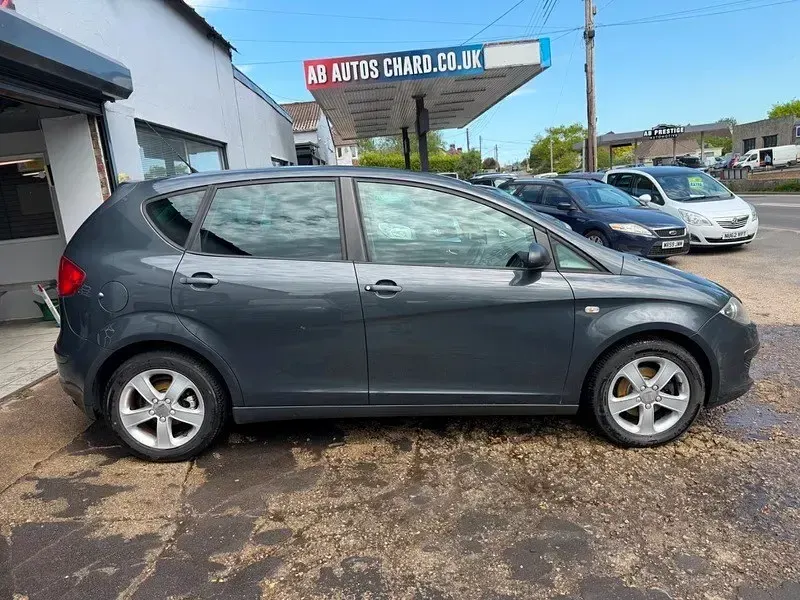 Begagnad Seat Altea Reference 102 HK (75 kW) 2007 Grå Minibuss