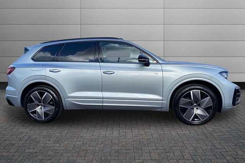 Used VW Touareg Black Edition 286 HP (210 kW) 2025 Oyster silver SUV