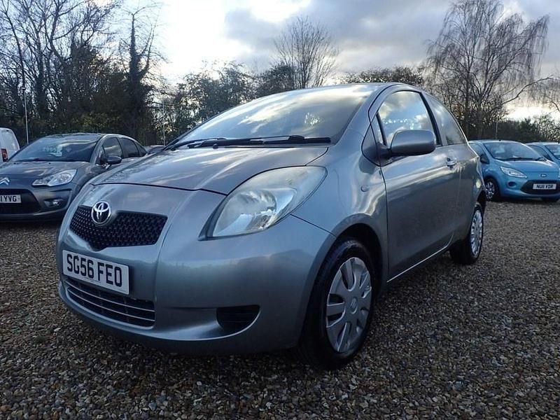 Used Toyota Yaris T3 85 HP (62 kW) 2006 Silver Hatchback