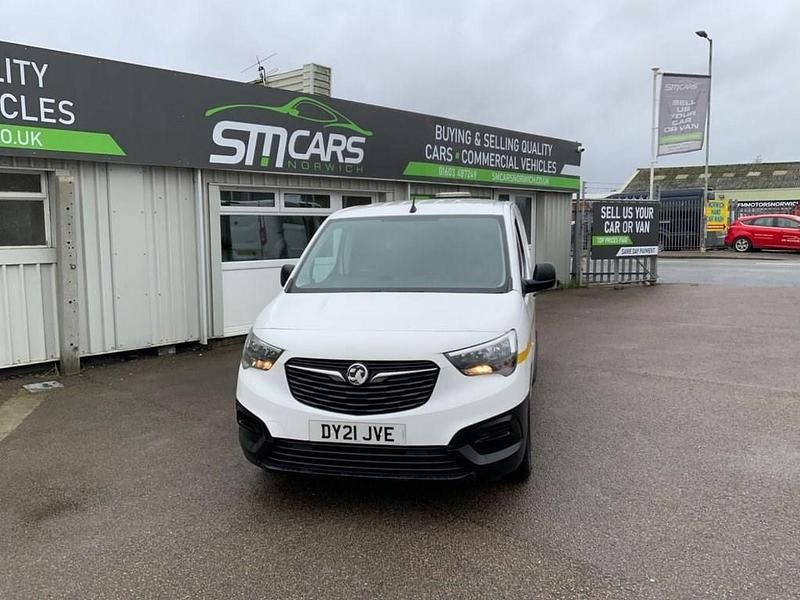 Used Vauxhall Combo 100 HP (73 kW) 2021 White MPV