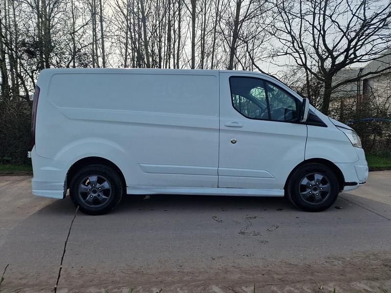 Used Ford Transit Custom Limited 130 HP (95 kW) 2017 White Van