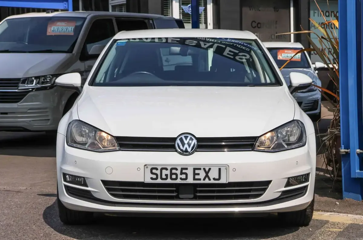 Used VW Golf VII Match 125 HP (91 kW) 2015 White Hatchback