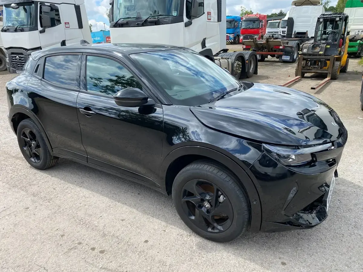 New Alfa Romeo Junior 136 HP (100 kW) 2025 Black SUV