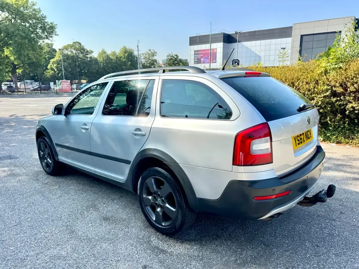 Used Skoda Octavia Scout 4x4 184 HP (135 kW) 2013 Silver Estate