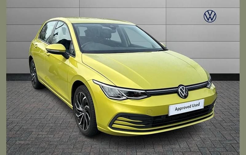 Used VW Golf VIII Life 147 HP (108 kW) 2024 Yellow Hatchback