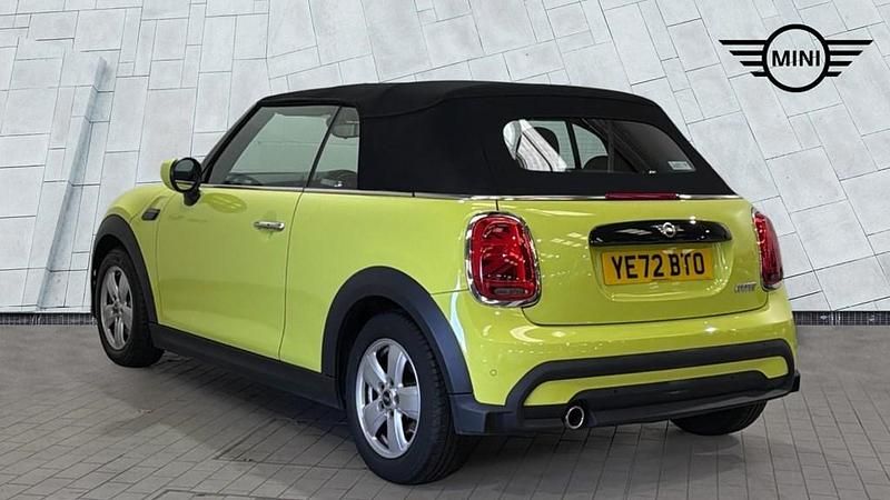 Begagnad Mini Cooper Cabriolet Classic 2022 Gul Cab