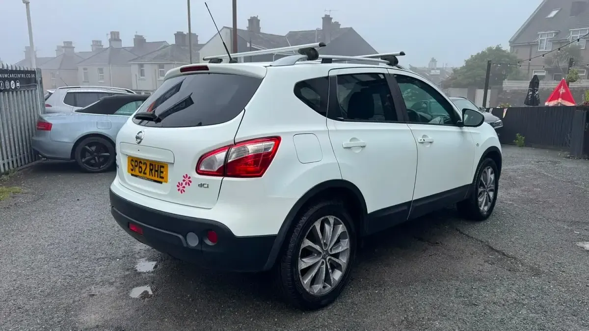 Used Nissan Qashqai Tekna 110 HP (80 kW) 2012 White SUV