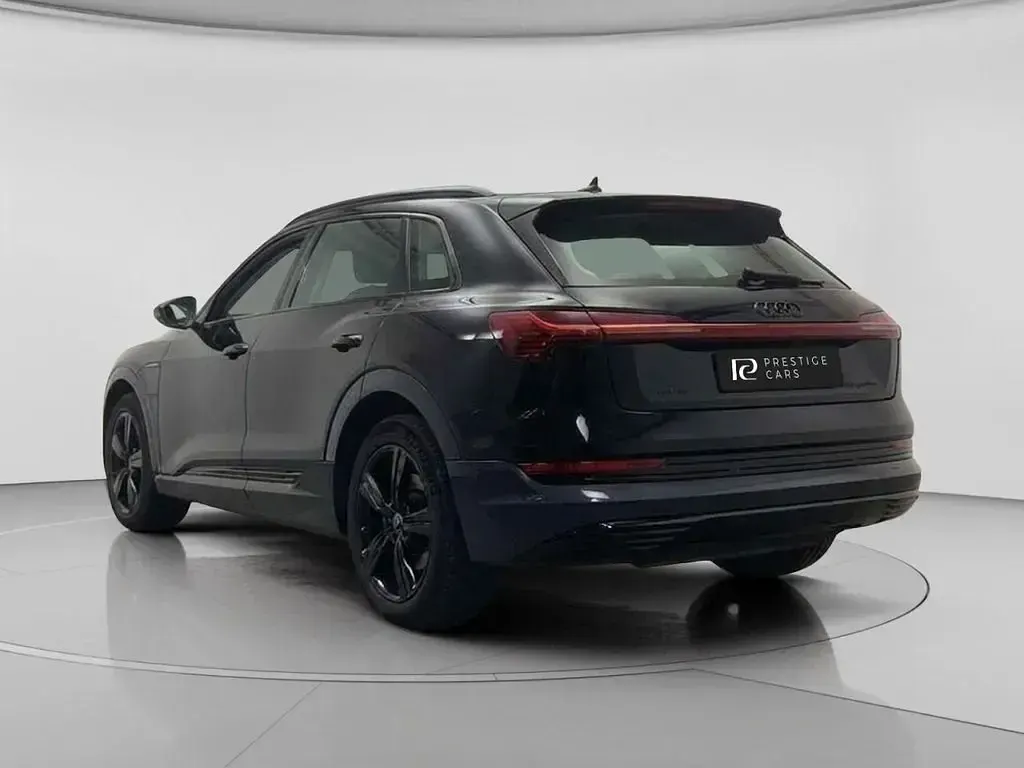 Usado Audi e-tron Advanced 230 kW (313 HP) 2022 Preto SUV
