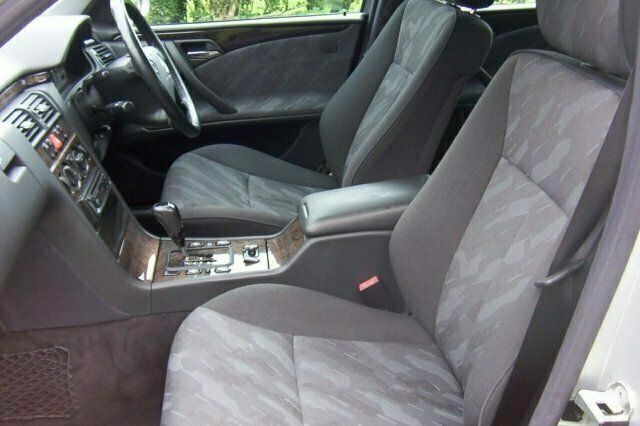 Used Mercedes E200 Classic 163 HP (119 kW) 2002 Sedan