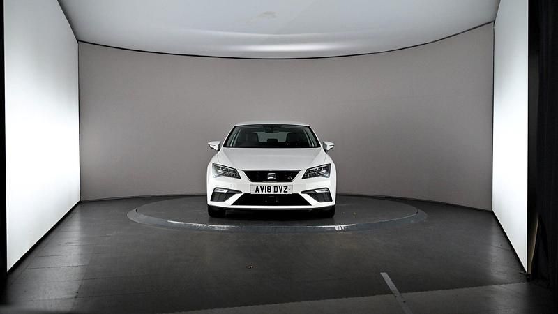 Used Seat Leon FR 125 HP (91 kW) 2018 White Coupe