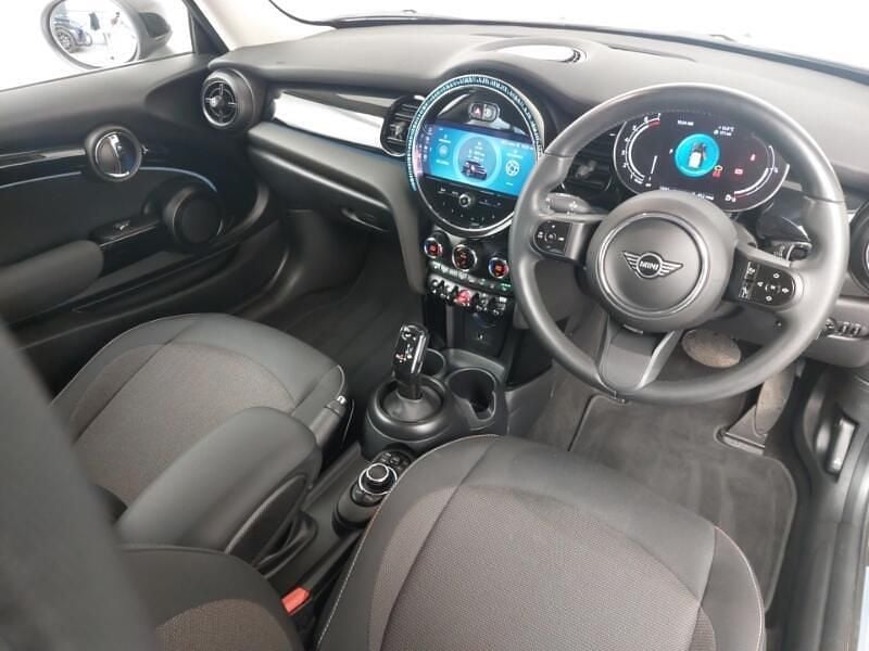 Usado Mini Cooper Classic 136 CV (100 kW) 2023 Plateado Utilitario