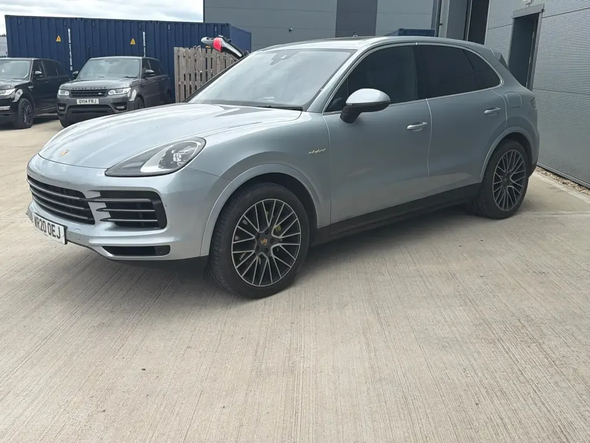 Used Porsche Cayenne 462 HP (339 kW) 2020 Silver SUV