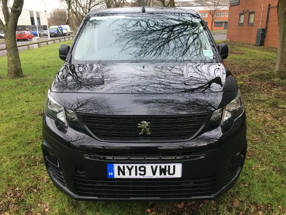 Used Peugeot Partner 131 HP (96 kW) 2019 Black MPV