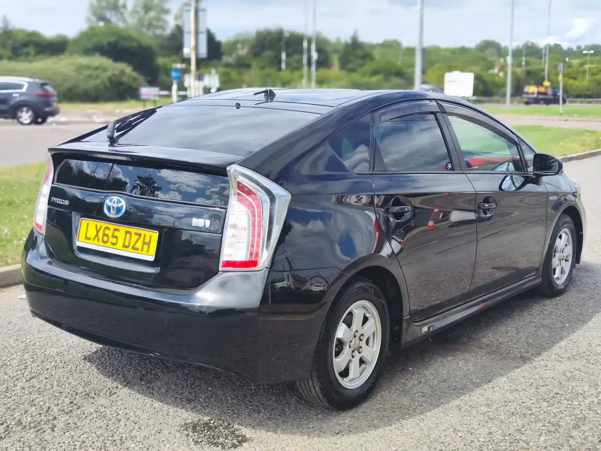 Used Toyota Prius 122 HP (89 kW) 2015 Black Hatchback