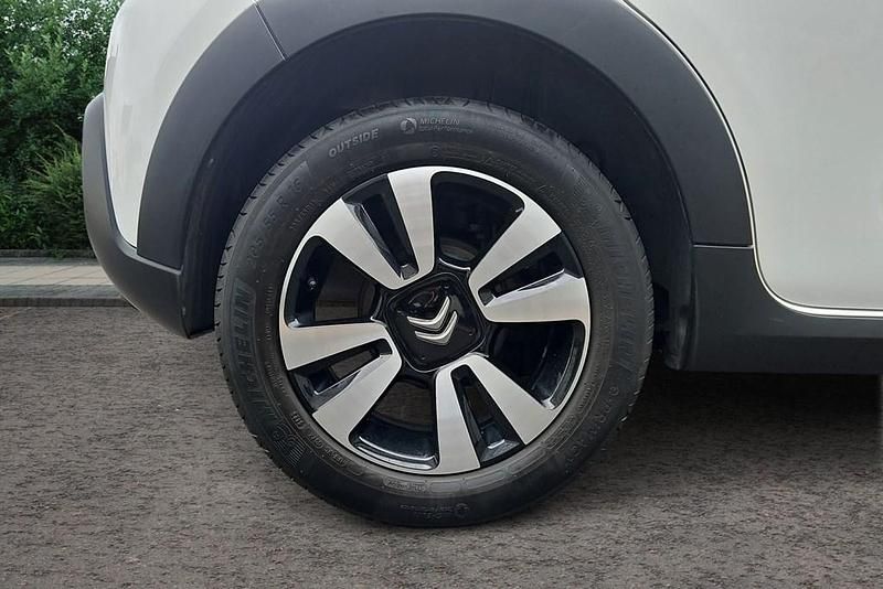 Używany Citroën C3 PureTech 83 KM (61 kW) 2023 Biały Hatchback