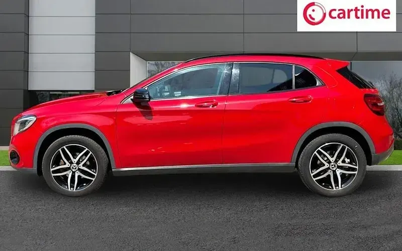 Used Mercedes GLA180 Urban 122 HP (89 kW) 2019 Red SUV