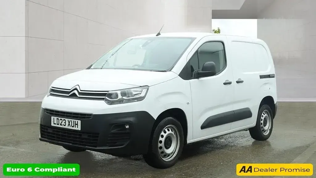 Used Citroën Berlingo 128 HP (94 kW) 2023 White MPV