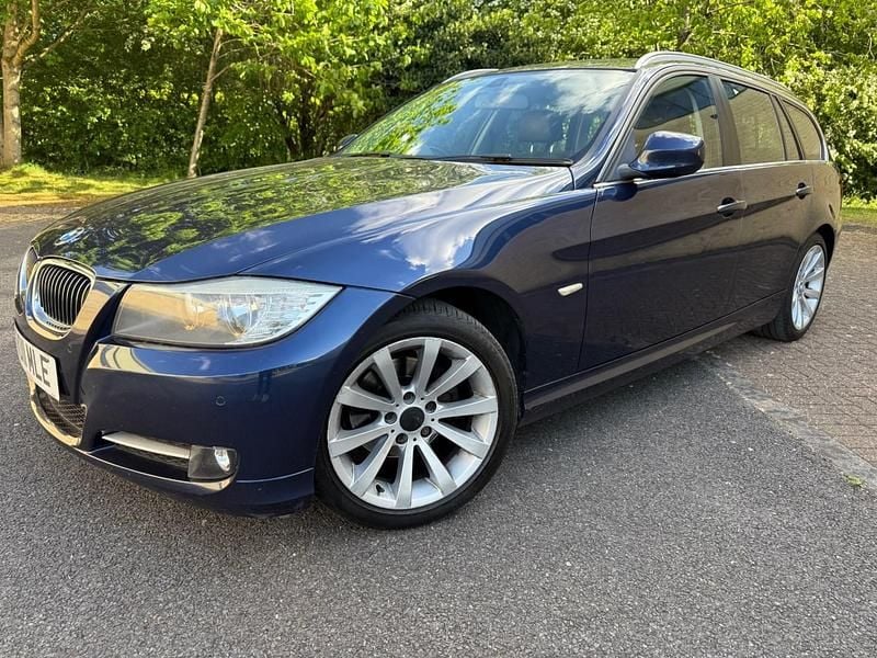 Blue Used 2011 BMW 318 Exclusive Estate | £3,250 (Fair price) - Image 1/4