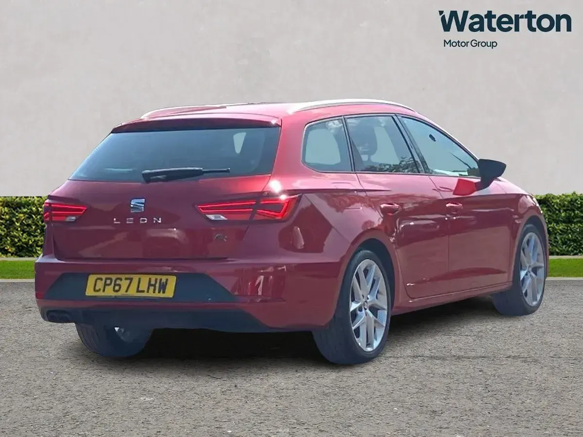 Used Seat Leon FR 125 HP (91 kW) 2018 Red Estate