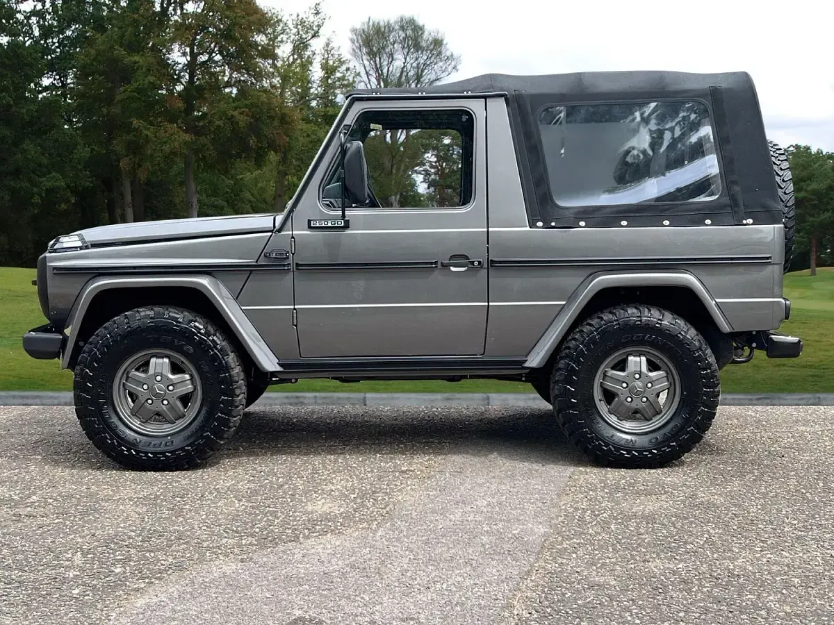Used Mercedes 300 400 HP (294 kW) 1984 Grey Cabriolet