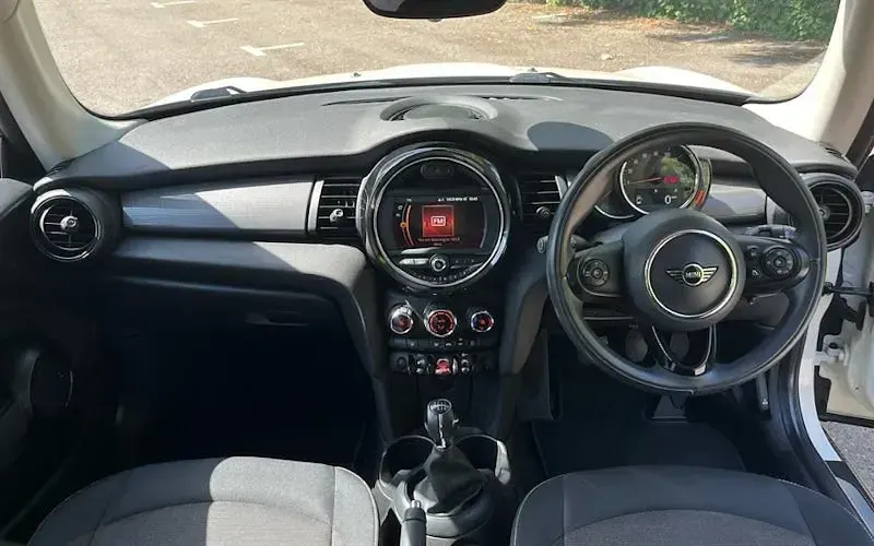 Used Mini Cooper Hatch 136 HP (100 kW) 2018 White Hatchback