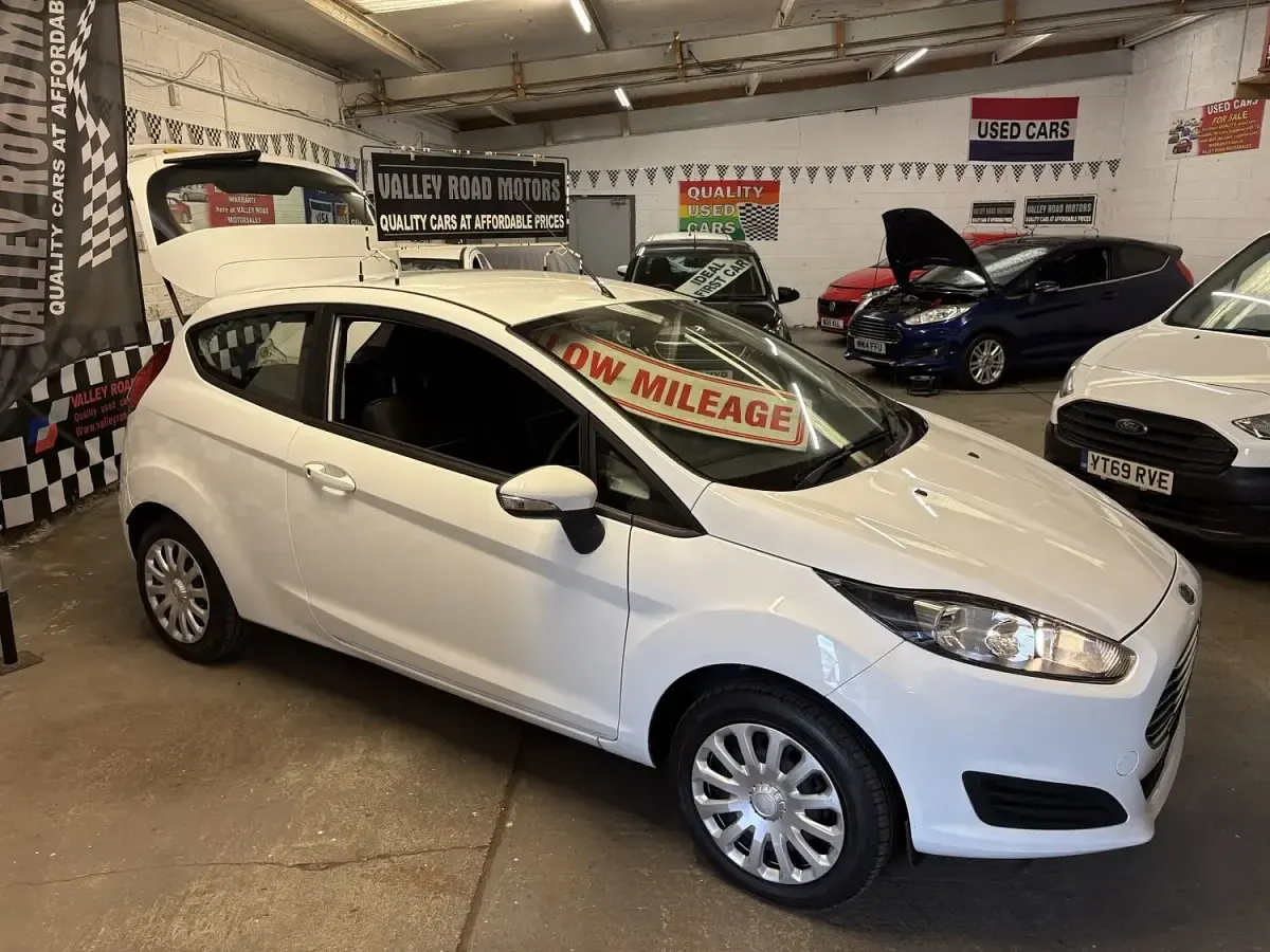 Used Ford Fiesta Style 82 HP (60 kW) 2014 White Hatchback
