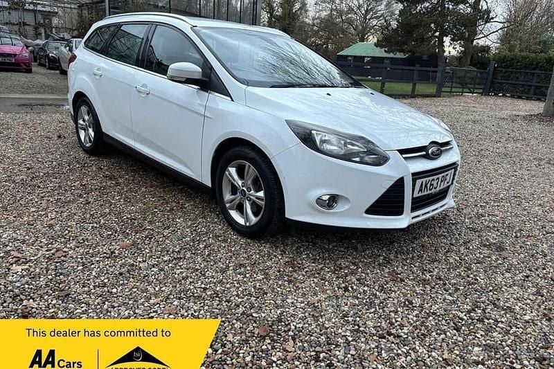White Used 2014 Ford Focus Zetec Estate | £4,500 (Good price) - Image 1/1
