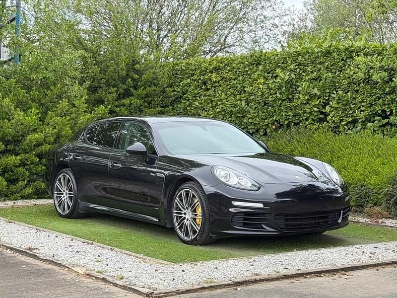 Used Porsche Panamera 300 HP (220 kW) 2015 Black Hatchback