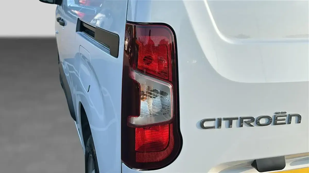 New Citroën Berlingo 101 HP (74 kW) 2026 White MPV