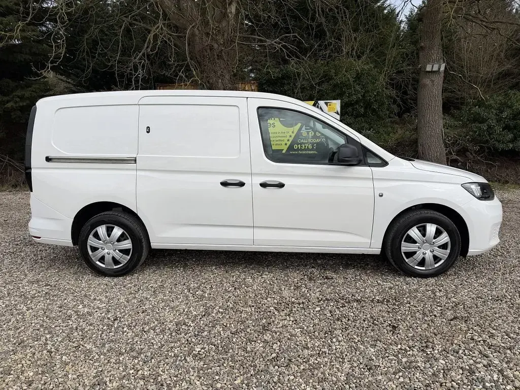 Used VW Caddy S 102 HP (75 kW) 2022 White MPV