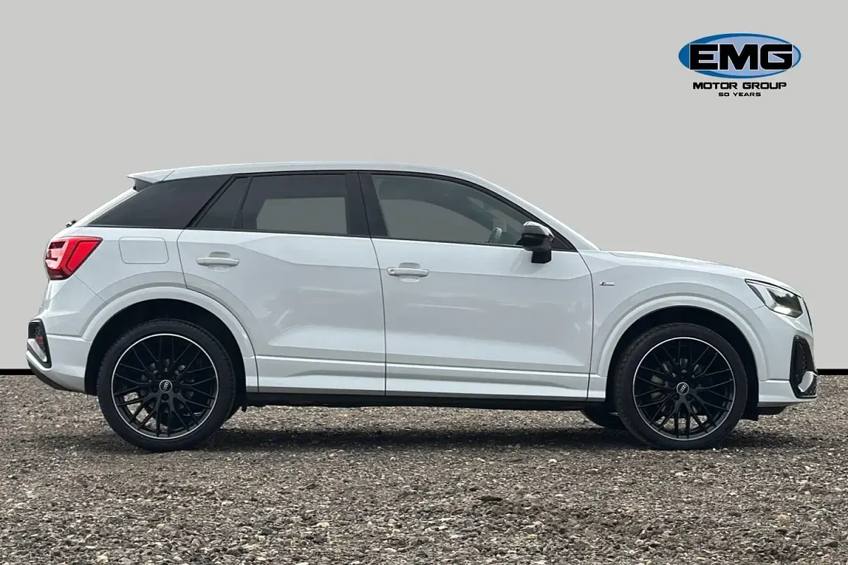 Usado Audi Q2 Black Edition 150 CV (110 kW) 2021 Blanco SUV
