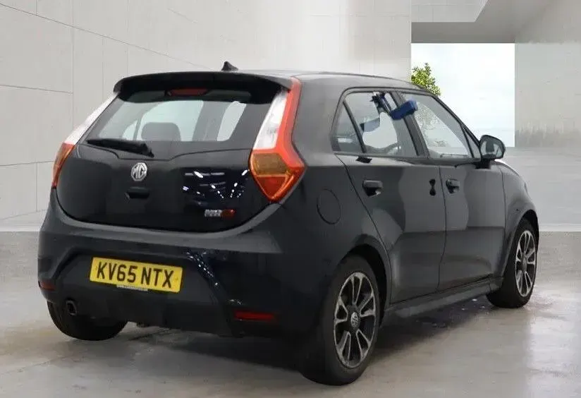 Usado MG MG3 106 HP (77 kW) 2016 Preto Citadino