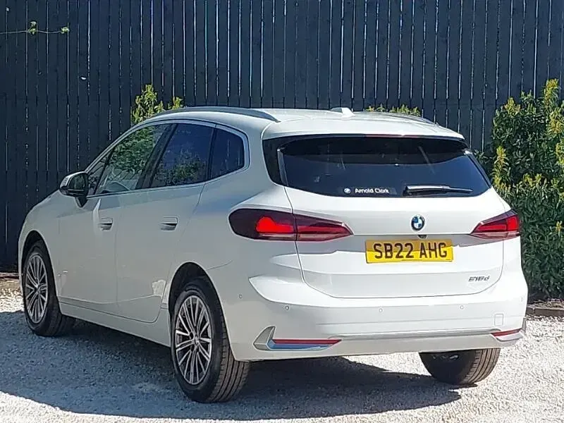 Begagnad BMW 218 Active Tourer Luxury Line 148 HK (108 kW) 2022 Vit Minibuss